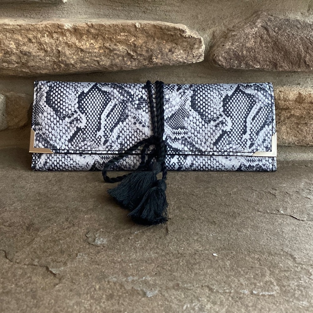 White House Black Market Jewelry Roll